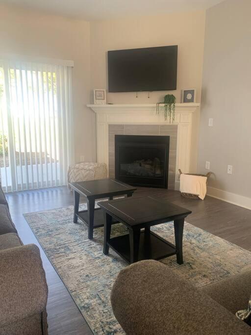 Main Floor 2 Bedroom Condo In Bettendorf Εξωτερικό φωτογραφία