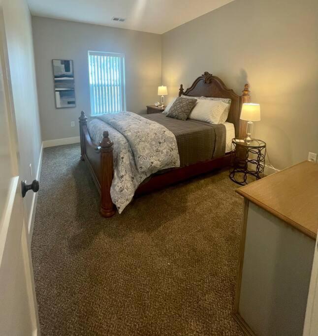 Main Floor 2 Bedroom Condo In Bettendorf Εξωτερικό φωτογραφία