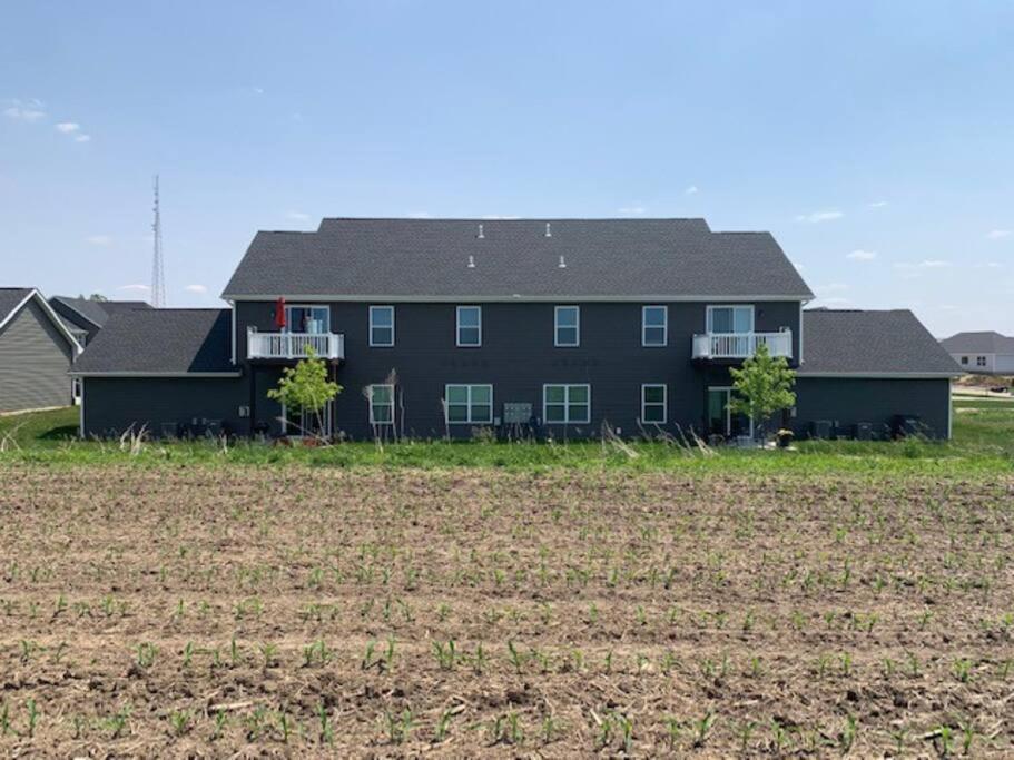 Main Floor 2 Bedroom Condo In Bettendorf Εξωτερικό φωτογραφία