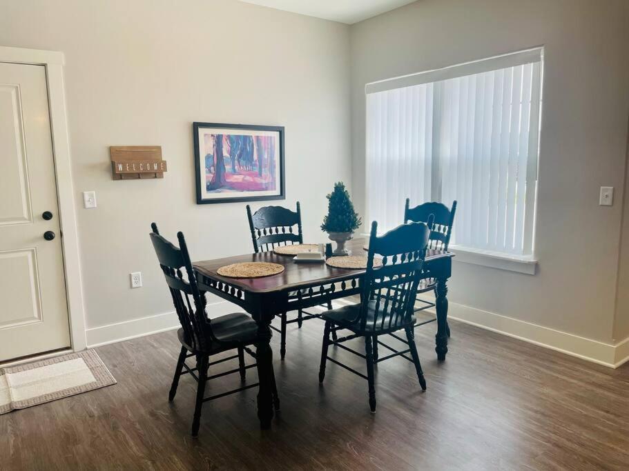 Main Floor 2 Bedroom Condo In Bettendorf Εξωτερικό φωτογραφία